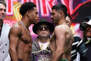 Devin Haney (left) and Jose Ramirez after making weight